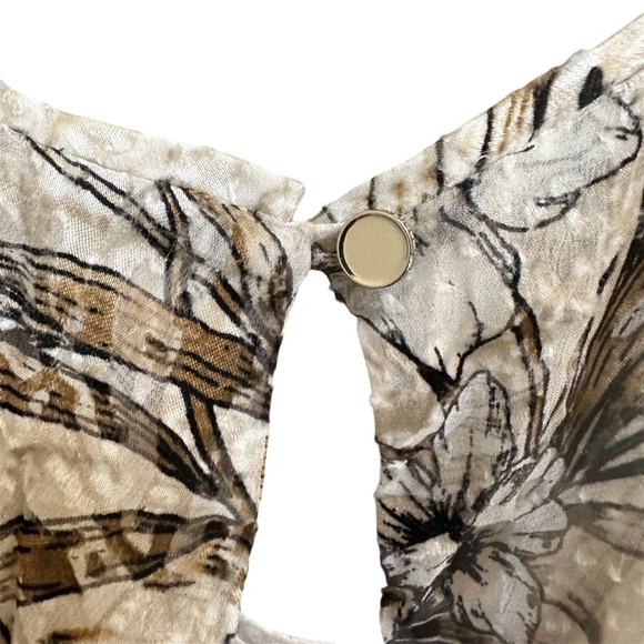 White House Black Market Floral Velvet Dolman Sleeve Blouse in Women’s Large - Picture 5 of 7